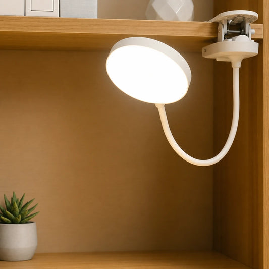 Lampe à pince fixée à l'intérieur d'une armoire présentant la liste complète de ses fonctionnalités