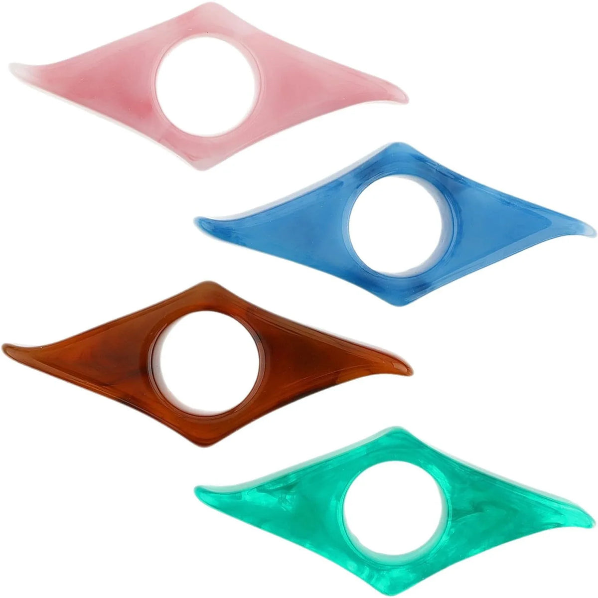 Modèles rose, bleu, brun et vert présentés sur fond blanc