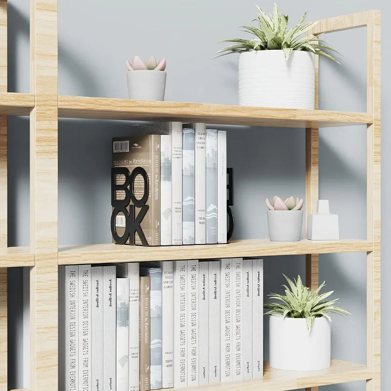 Serre-livre noir installé dans une bibliothèque en bois avec livres et plantes