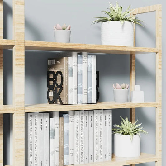 Serre-livre noir installé dans une bibliothèque en bois avec livres et plantes