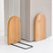 Paire de serre-livres bois bambou avec socle métallique noir sur un bureau, livres et lunettes visibles