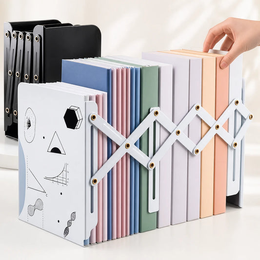 Serre-livres extensible blanc chargé de livres colorés avec mécanisme déployé visible